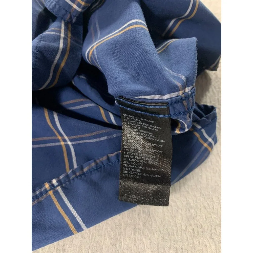 The North Face Nylon‎ Blend Long Sleeve Button Down Shirt (Men's Medium) Blue